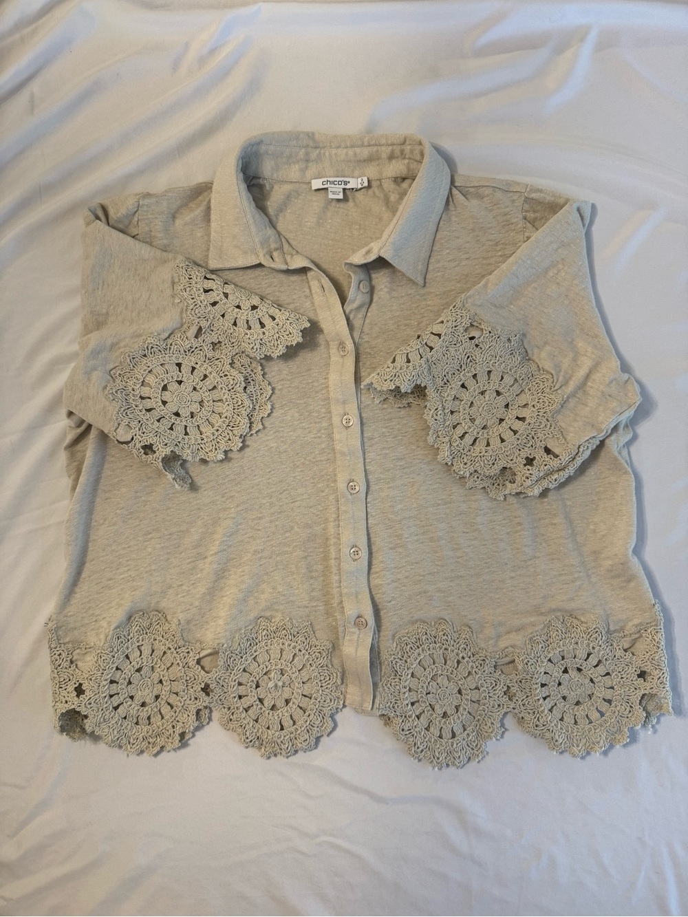 Chico’s Linen Blend Crochet Lace Button Front Top Size 2/L